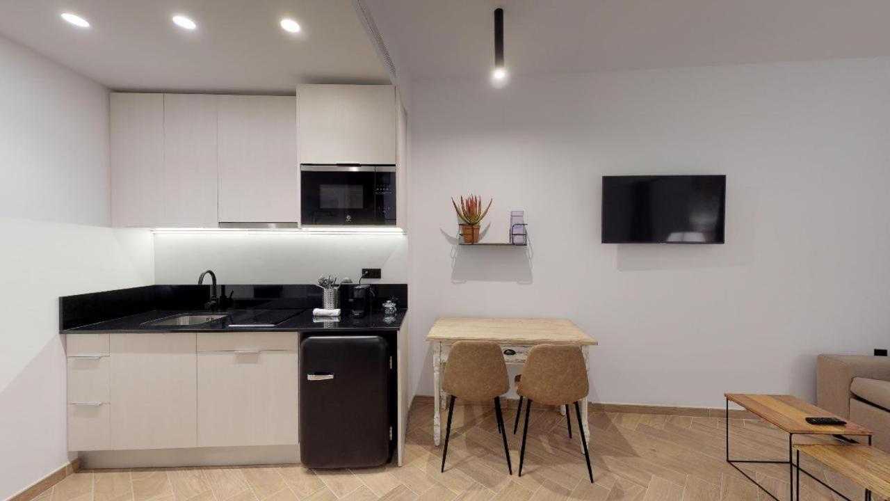 Goerlich By Alma Suites Valencia Room photo